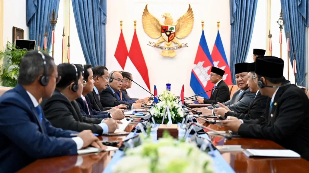 Pertemuan bilateral Indonesia dan Kamboja yang dipimpin Presiden Prabowo Subianto, membahas kerja sama pertahanan dan hubungan bilateral.