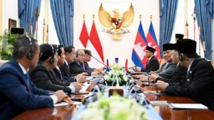 Pertemuan bilateral Indonesia dan Kamboja yang dipimpin Presiden Prabowo Subianto, membahas kerja sama pertahanan dan hubungan bilateral.