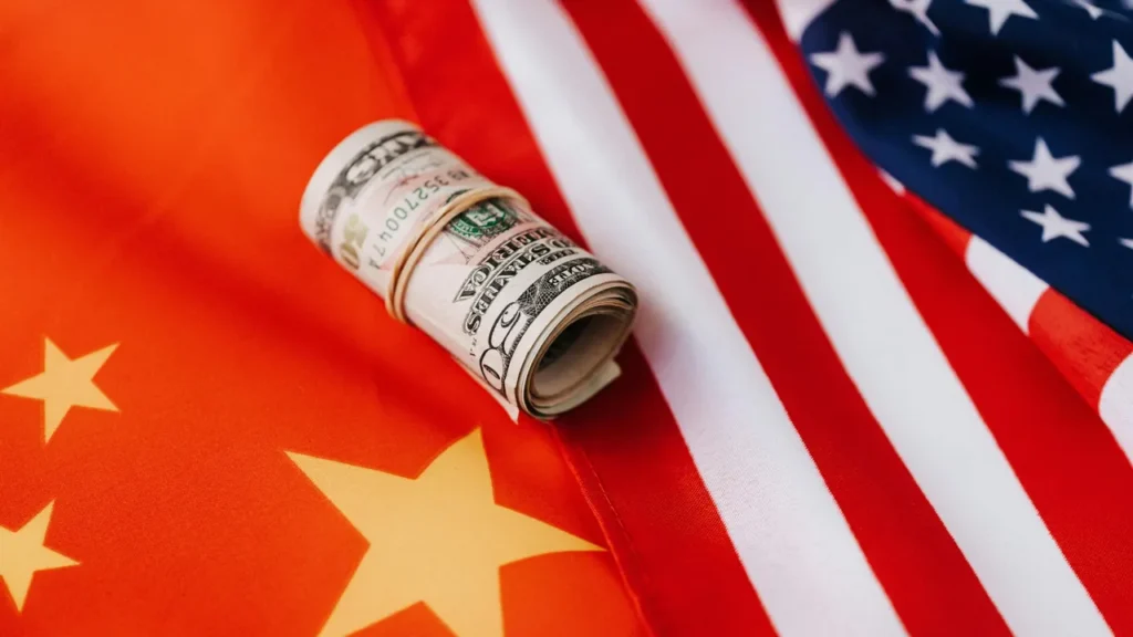 Trump Menahan Larangan Teknologi China Jelang Bertemu Xi: Diplomasi di Atas Keamanan, Siapa yang Sebenarnya Diuntungkan