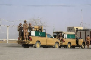 Tentara Pakistan berjaga di wilayah perbatasan Afghanistan saat konflik meningkat