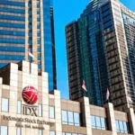 Gedung Bursa Efek Indonesia (IDX) Jakarta, pusat perdagangan saham dan pergerakan IHSG. Title Image SEO Bursa Efek Indonesia (IDX) – Sentimen Global Pengaruhi Pergerakan IHSG Meta Description Artikel Pasar saham global bergerak volatil dipicu lonjakan harga energi dan ketegangan geopolitik. Simak analisis market outlook IHSG hari ini serta sektor saham yang berpotensi bergerak di Bursa Efek Indonesia. Slug URL SEO market-outlook-ihsg-sentimen-global-harga-minyak Alternatif: outlook-ihsg-hari-ini-pasar-global-komoditas Keyword SEO Utama IHSG hari ini market outlook IHSG pasar saham global harga minyak dunia bursa efek indonesia sentimen pasar global Keyword Turunan Dow Jones S&P 500 Nasdaq Nikkei Hang Seng harga emas dunia harga batu bara global rupiah terhadap dolar Credit Foto Foto: Bursa Efek Indonesia / ilustrasi gedung IDX Jakarta atau Foto: Ilustrasi Bursa Efek Indonesia (IDX) Catatan Redaksi (Opsional untuk Artikel Ekonomi) Data pasar global dalam artikel ini dihimpun dari laporan pasar terbaru berbagai sumber internasional seperti Bloomberg, Reuters, CNBC, dan TradingEconomics serta data Bursa Efek Indonesia. Jika Anda mau, saya juga bisa buatkan 3 hal yang sangat penting untuk artikel market outlook supaya traffic tinggi: 1️⃣ Headline yang lebih