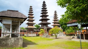 kompleks pura meru cakranegara