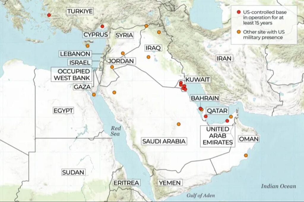 Peta geopolitik kawasan Teluk Persia yang menunjukkan lokasi pangkalan militer Amerika Serikat di Qatar, Bahrain, Kuwait, dan Uni Emirat Arab.