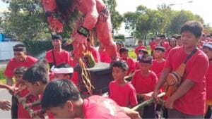 Karnaval ogoh-ogoh siswa Yayasan Dharma Laksana Mataram menyambut Hari Raya Nyepi 2026